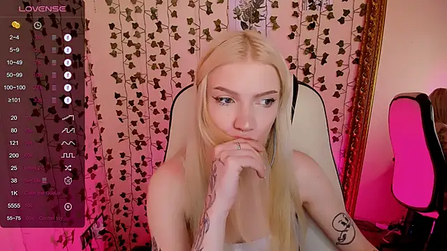 AnyaTaylor_ webcam
