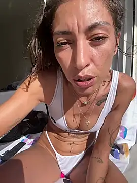 Amani_thewolf webcam