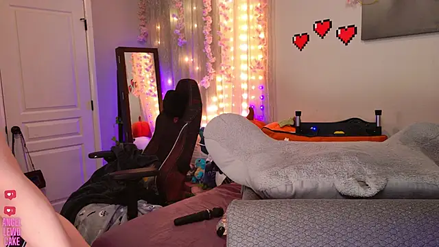 Angel-Lewd-Cake webcam