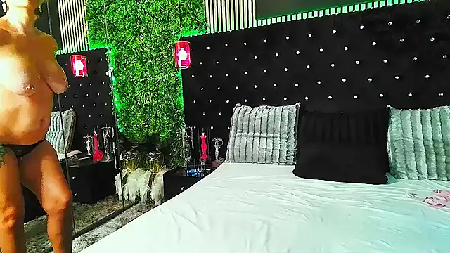 inannastar - InannaStar's free webcam - UK Sex Cams