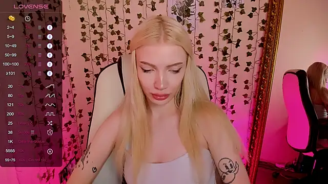 AnyaTaylor_ webcam