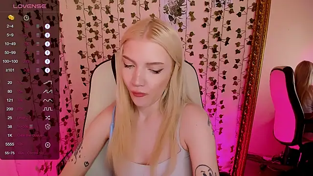 AnyaTaylor_ webcam