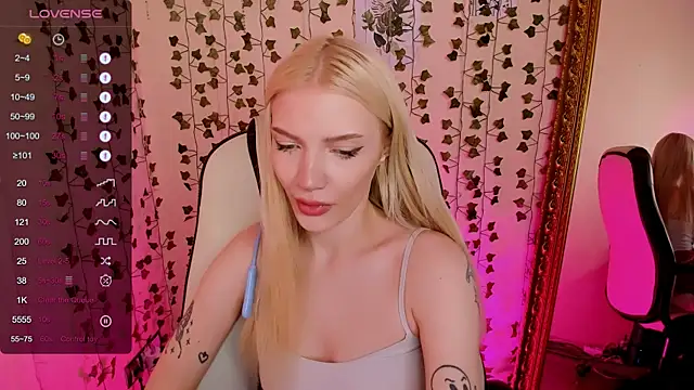 AnyaTaylor_ webcam