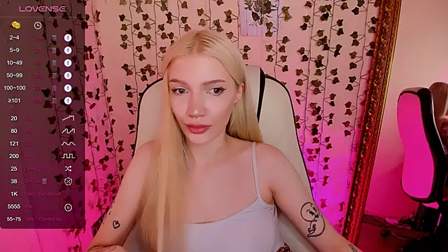 AnyaTaylor_ webcam