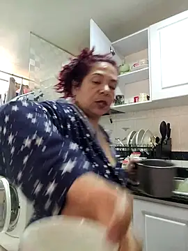 Scarlet_curly8a webcam