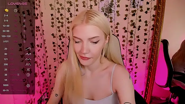 AnyaTaylor_ webcam