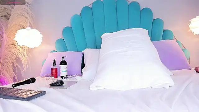 AlassiaHocthner webcam