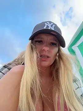 Webcam Model (Betsy)  is live.Free join now!