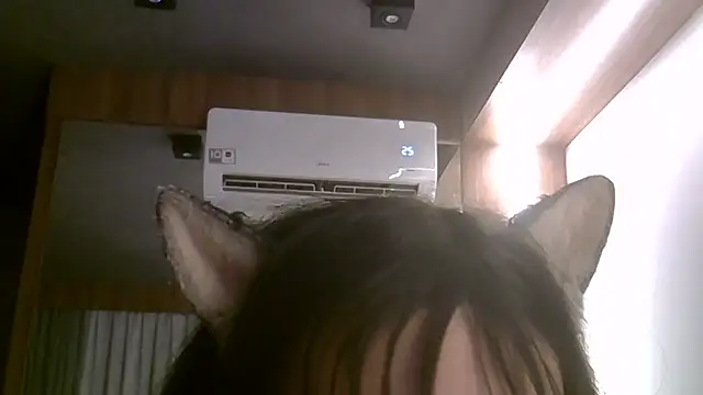 SkinnyKitten Live Webcam on Stripchat