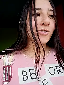 Webcam Model (Mysticdooll69)  is live.Free join now!