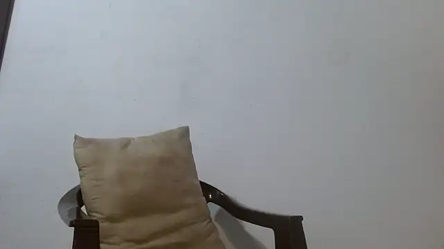 Larry-n-clouds webcam