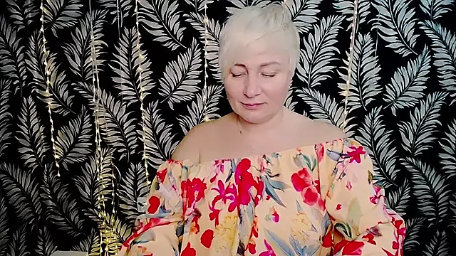 Olivia_playful webcam