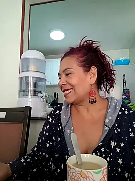 Scarlet_curly8a webcam