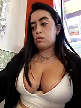 MissNyraSecret webcam