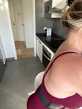 irina_k0valenk0 webcam