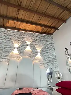 Webcam Model (Kristy1_)  is live.Free join now!