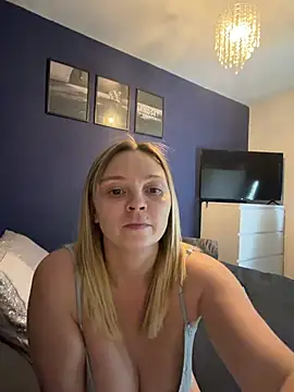 Webcam Model (Sky25x)  is live.Free join now!