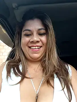 Webcam Model (Laura-Hernandez)  is live.Free join now!