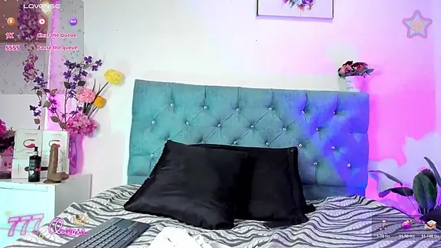 mia_thompsonn_ webcam