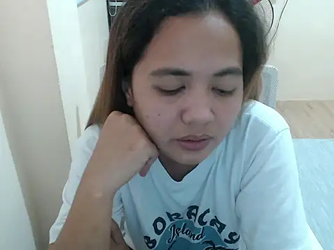 xTheLastVIRGINx webcam