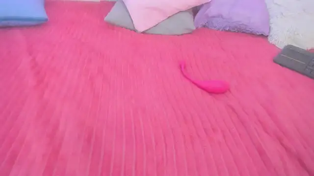 mask_red_girl webcam