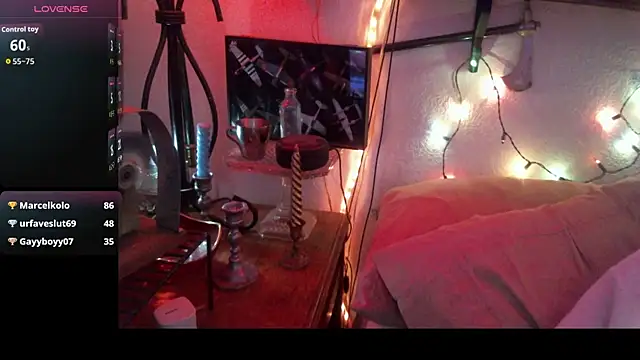 Pussyeat2please webcam