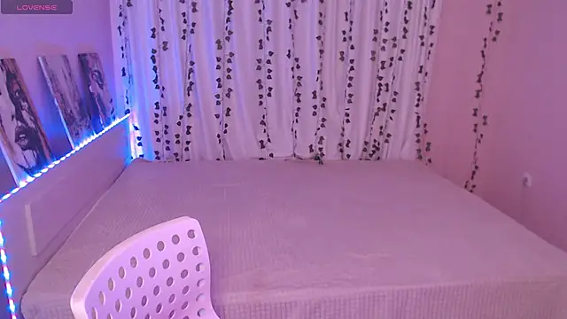 Nutsy_and_Stephanie webcam