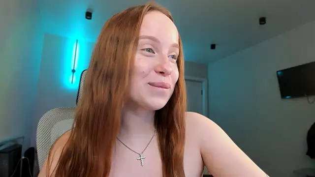 PollyPeach_ webcam