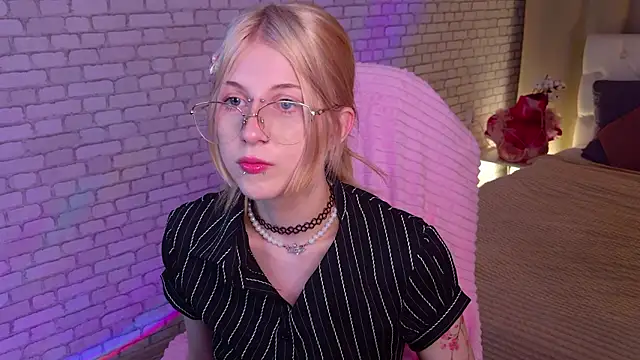 alicedews webcam