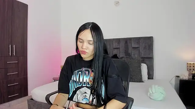 Malory_Saenzz webcam