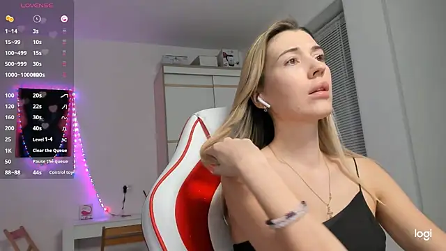 HotCarolineXO webcam