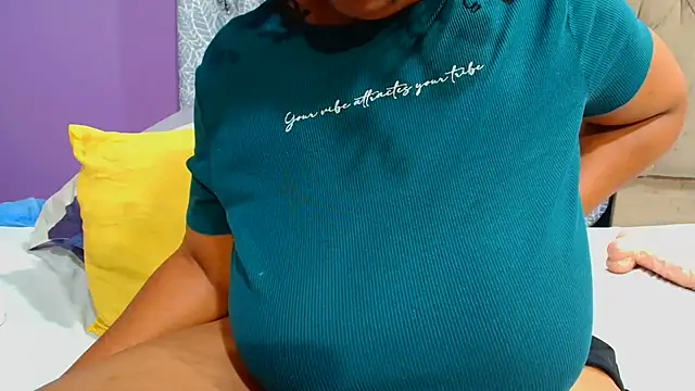 YELLOWBUSTYMELLONS webcam