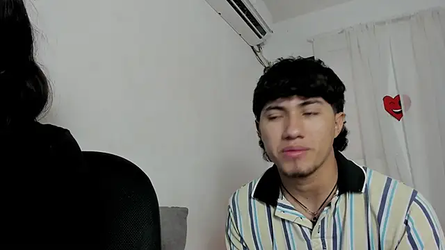 Laura_and_Kevin webcam