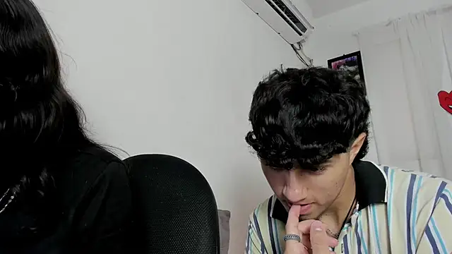 Laura_and_Kevin webcam