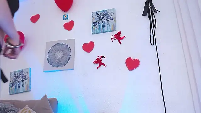 CarolineAikos webcam