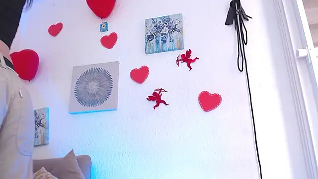 CarolineAikos webcam