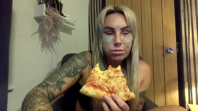 poppyinga1 - Poppyinga1's free webcam - UK Sex Cams