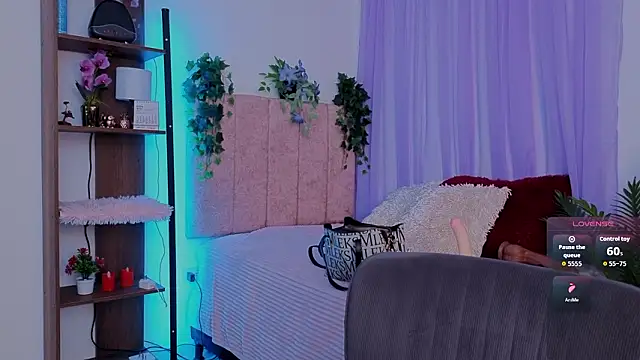 emilyrouxe - Emilyrouxe's free webcam - UK Sex Cams