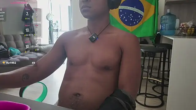 lighskinbeachboy1 webcam