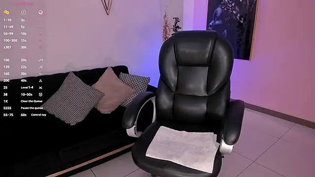 LizzHamilton__ webcam