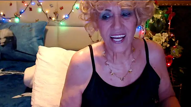 HappyWomanOn webcam