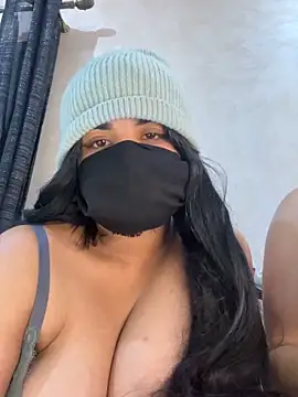 Nabila-hanouna webcam