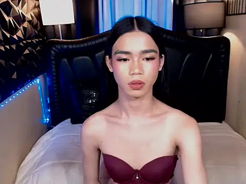 ItsurGirlMiana webcam