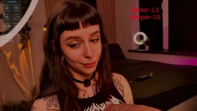 MichaellaMoon webcam