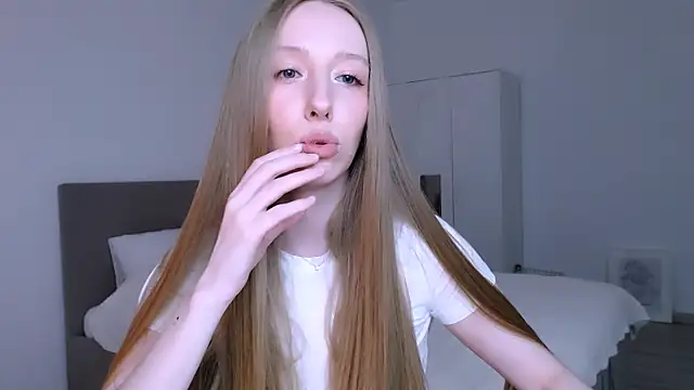 Luna_insniity webcam