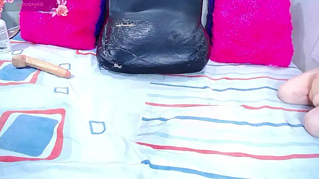 YHENDELYN_STONE webcam