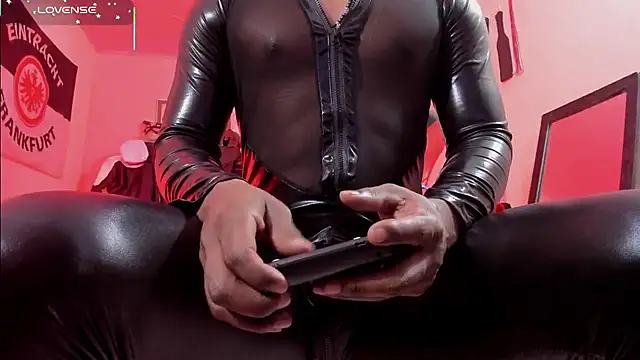 AlejoKhalifa_ webcam