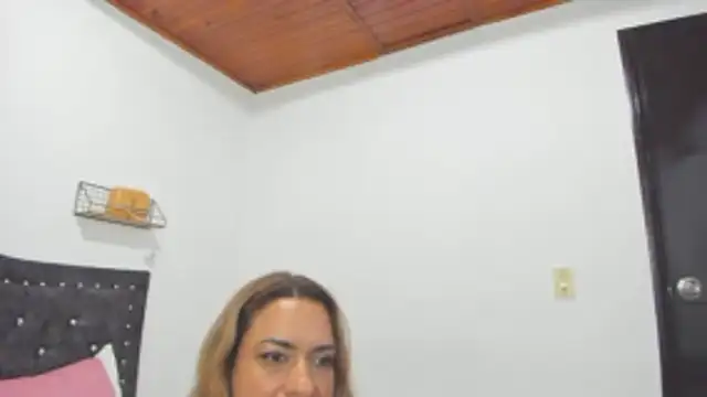 Milf-Prettyboobs webcam