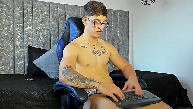Calvin_Hunter webcam