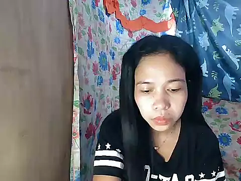 PinaySkinnyGirl webcam